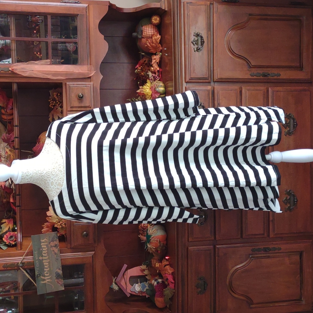 Mordenmiss woman's tunic. Size Xlg.
